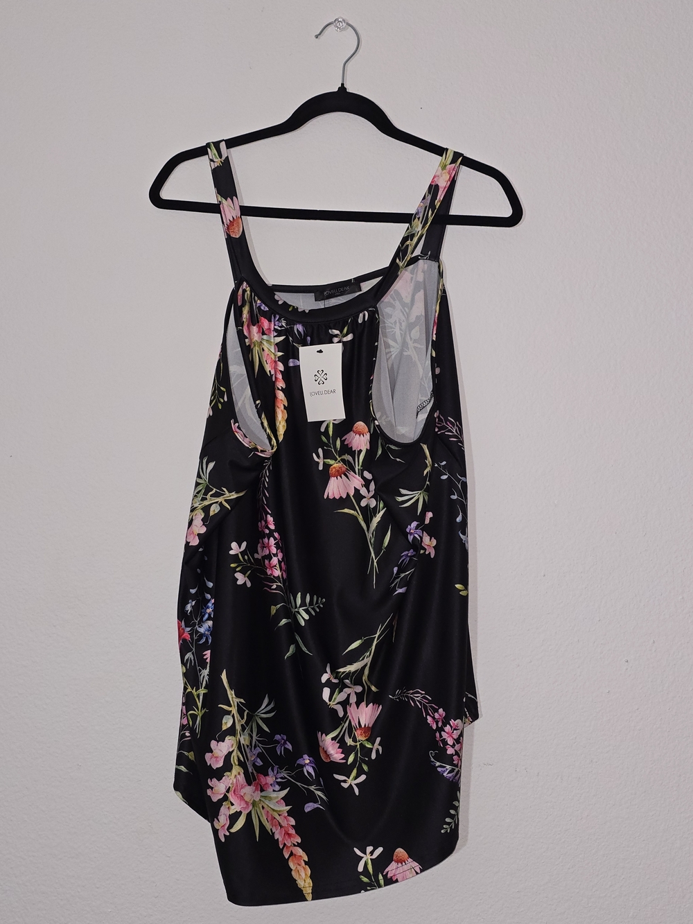 Sleeveless Black Floral Satin Camisole with Adjustable Straps